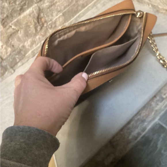 Michael Kors Jet Set Crossbody - Picture 3 of 8